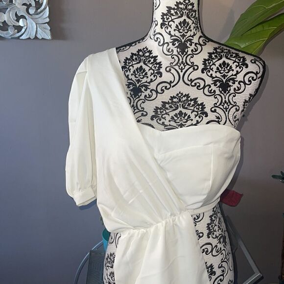 NWT La Ros white half shoulder top - Picture 2 of 5